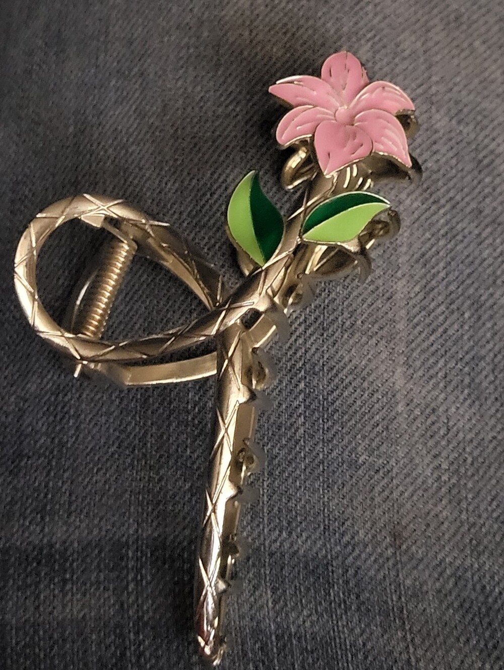 Vintage Style Metal Lily Flower Hair Claw Clip Pink Enameled Floral